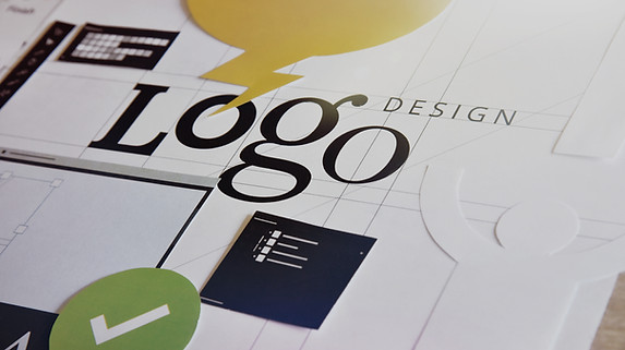 Entwicklung eines Logos anhand von Design Entwürfen