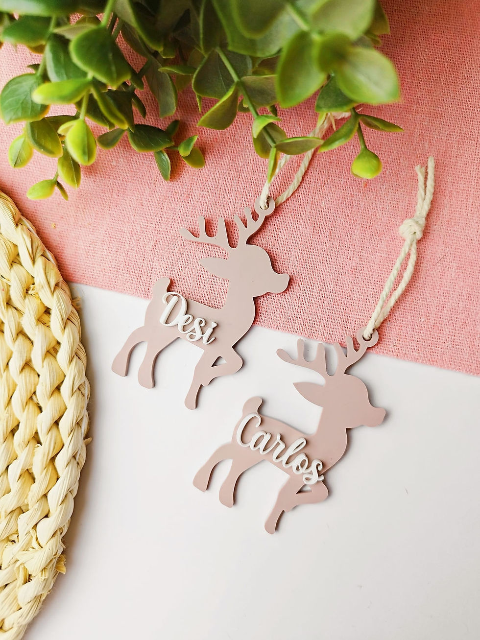 adorno bola de navidad en forma de reno personalizada con el nombre regalo navidad amigo invisible