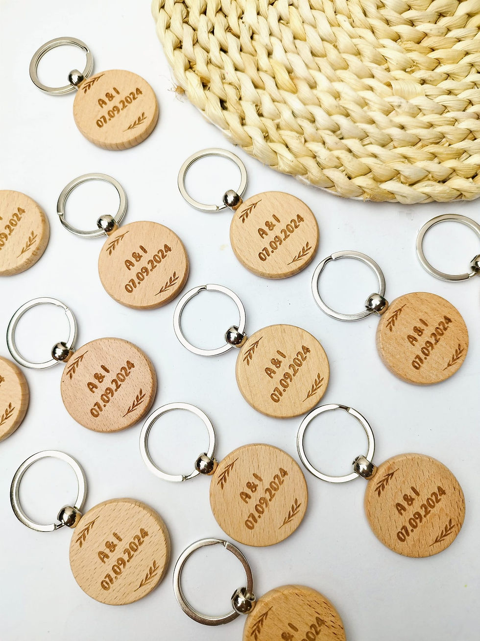 Miniatura: llavero madera grabado con nombres y fecha boda regalo invitados