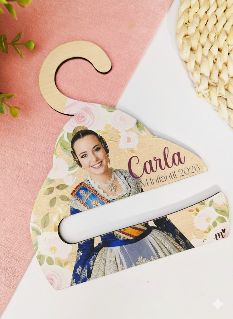 percha de madera para colgar la banda fallera personalizada con foto fallera regalo fallas