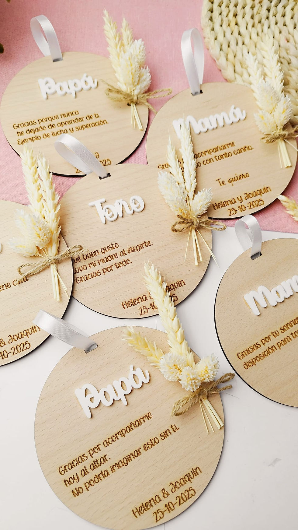 Miniatura: Plaquita dedicada de madera con texto personalizado para hermana regalo de boda con flor preservada