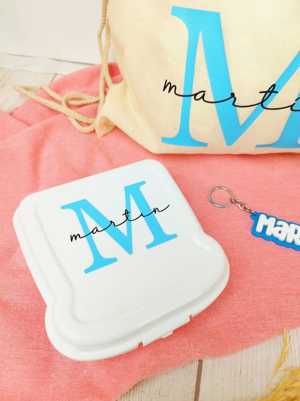 Miniatura: pack vuelta al cole regalo niños mochila llavero y fiambrera personalizado infantil