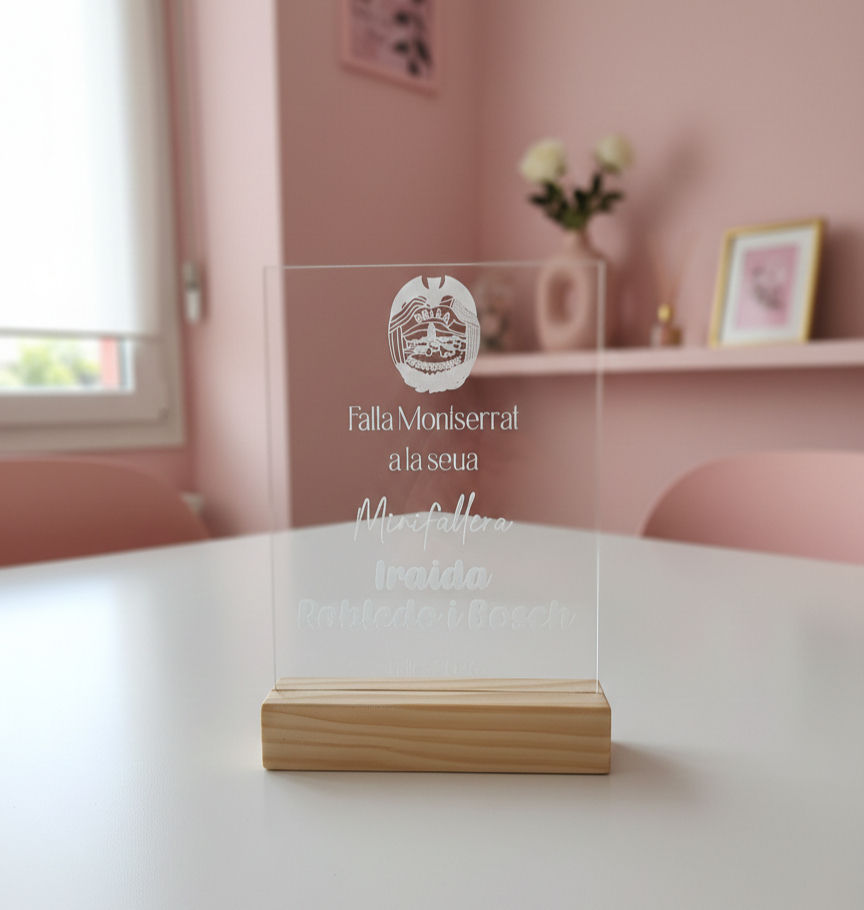 Miniatura: trofeo acrílico grabado y madera para regalo falleras en fallas valencia