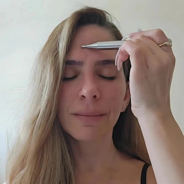 Woman-focused (Sanadora) holistic reflexology program cover for relieving migraines naturally