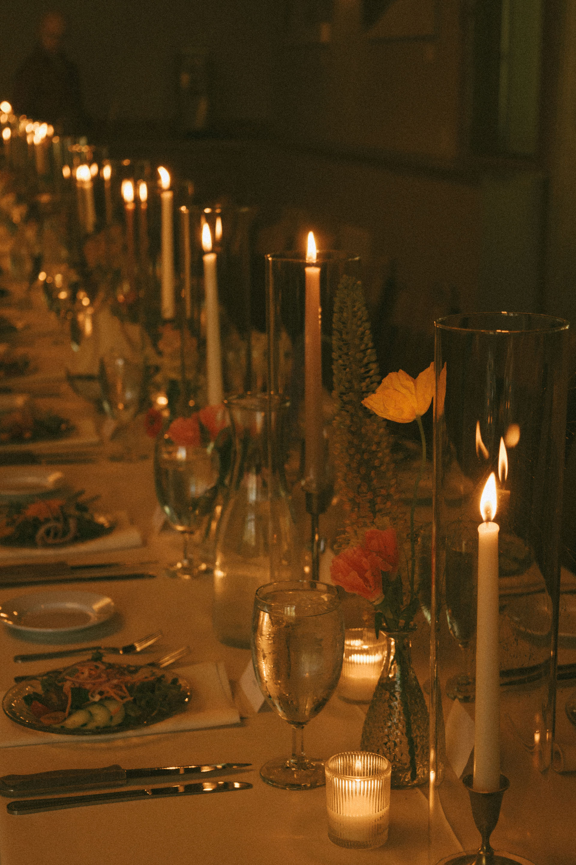 tablescape of romantic wildflowers during a tennessee wedding weekend