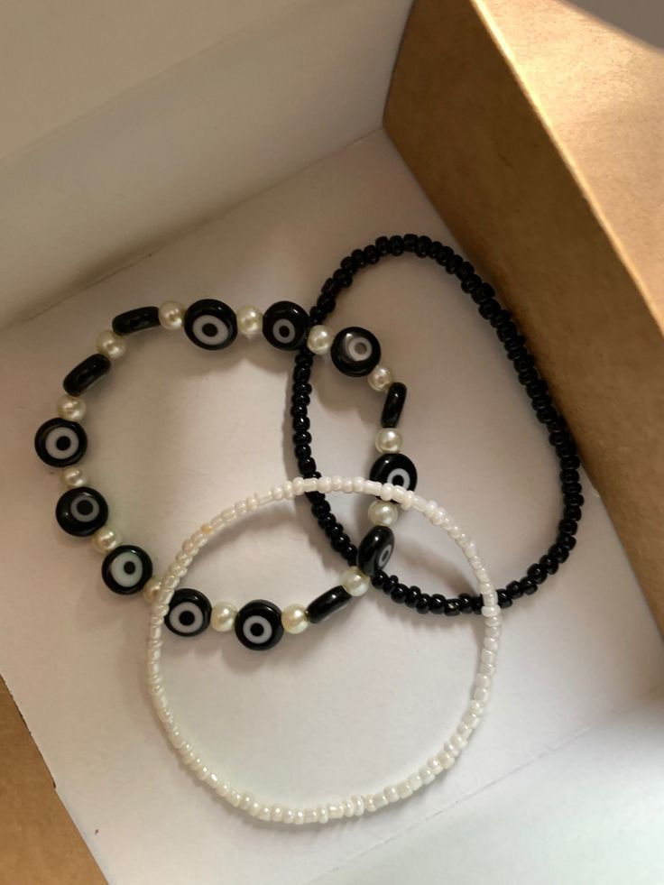 Illuminating: Evil Eye Bracelet Making