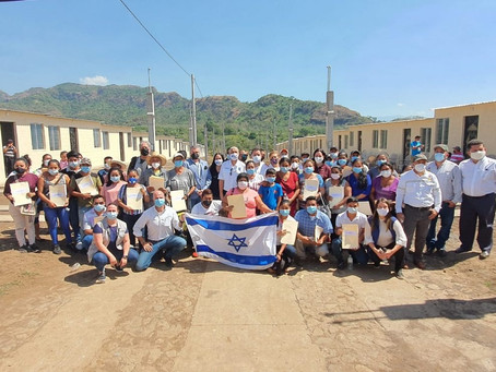 Embajada de Israel y Comunidad Judía entregan 39 casas a damnificados por erupción del volcán de Fue