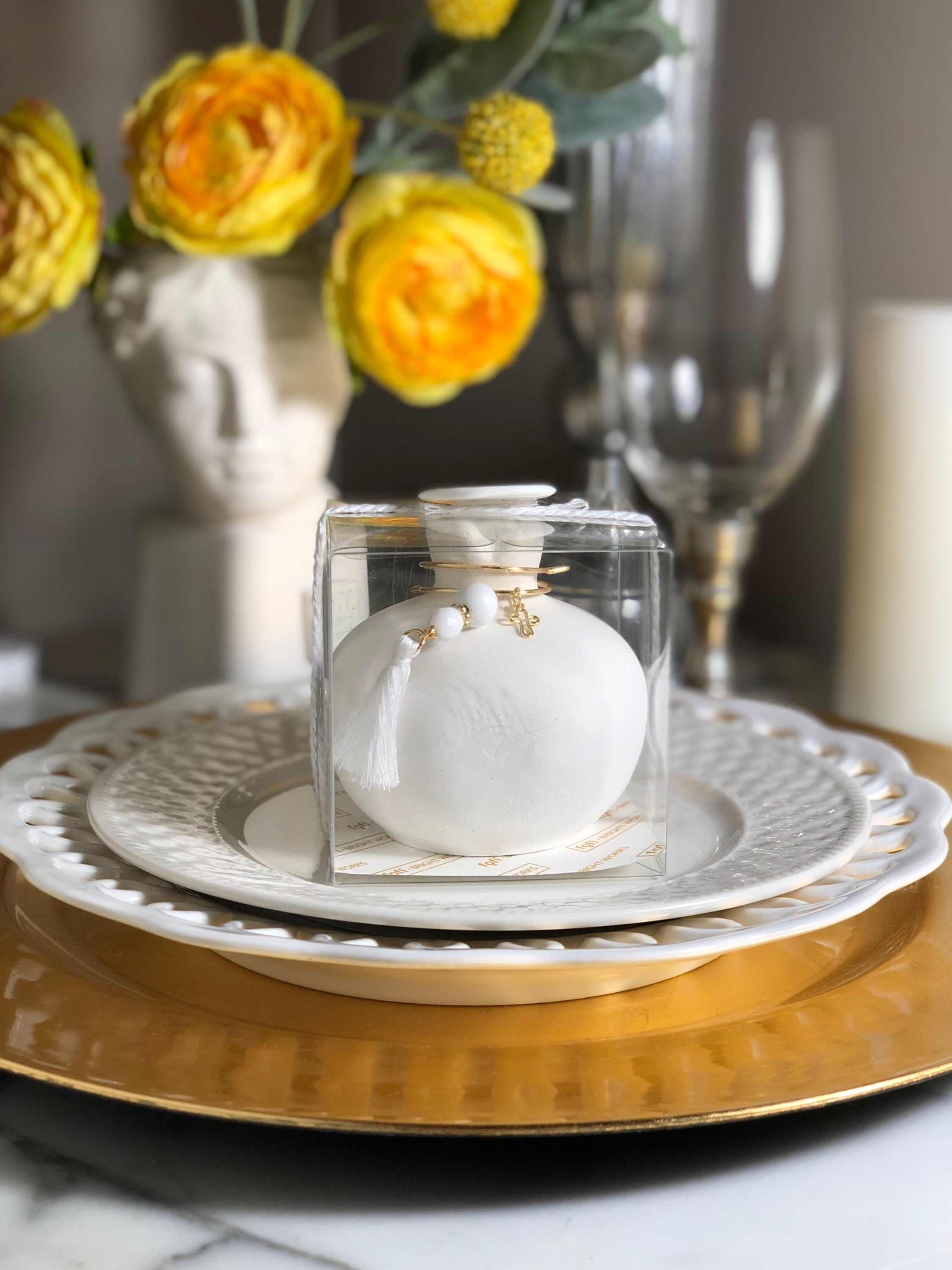 Party Favor Pomegranate ‘RODI’ - Ornate/Smooth, White, Gold Open Cross