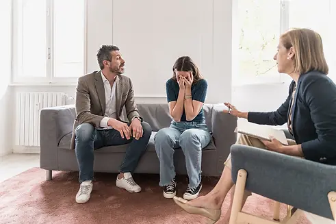 couple-attends-therapy-session-with-supportive-cou-2026-03-19-10-41-51-utc (2).webp