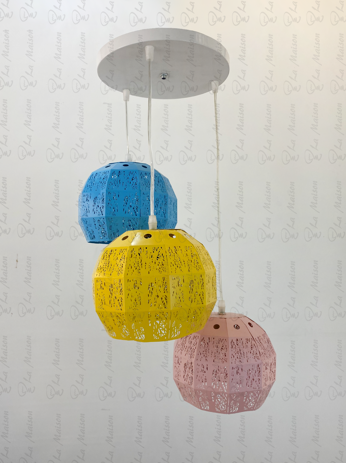 معلقة ثلاثية الوان معدن