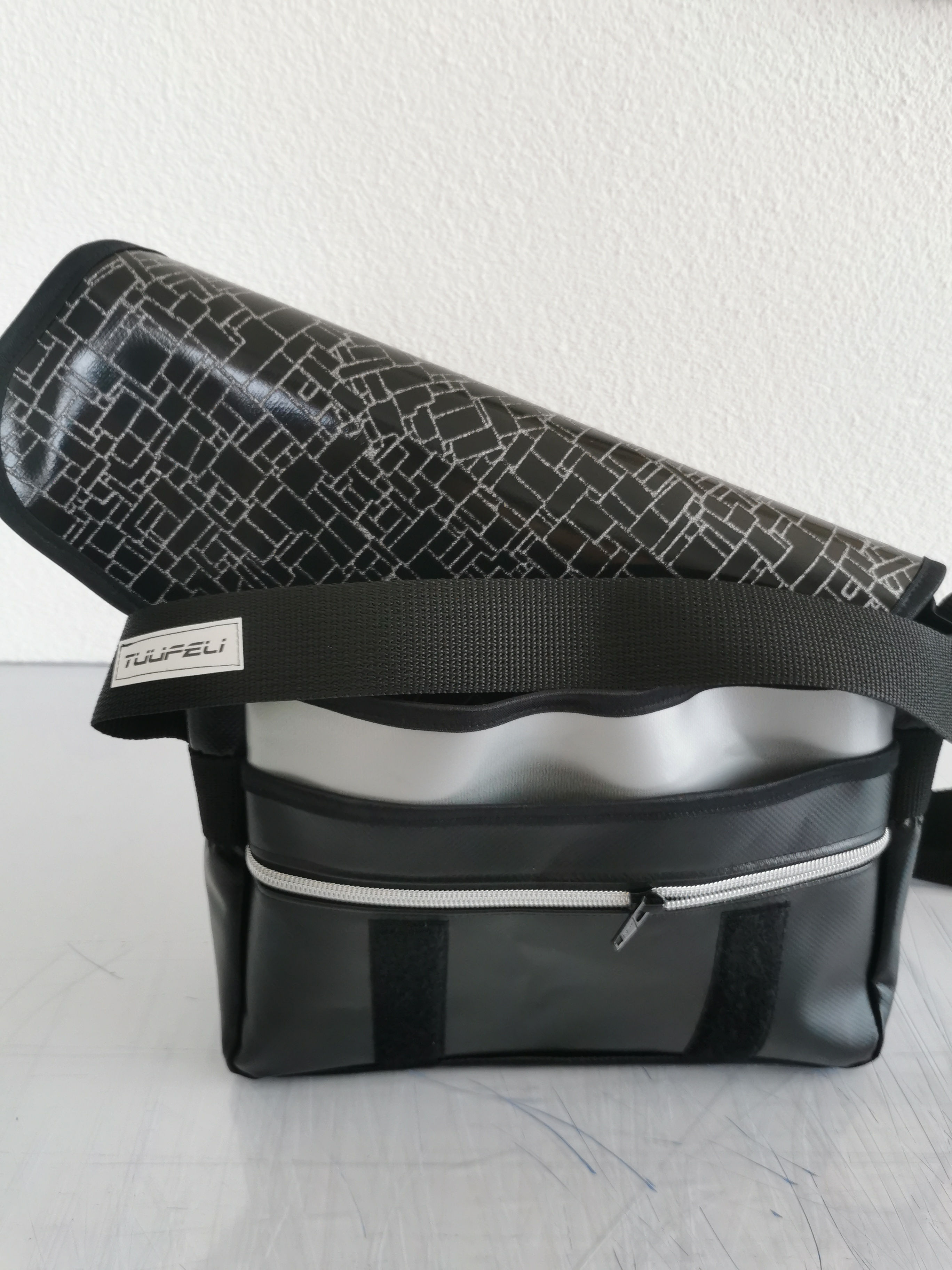 Nähanleitung "Handtasche aus Blache"