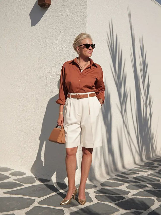 che-sia-benedetta-la-moda-bermuda-over-50-e-camicia-chic
