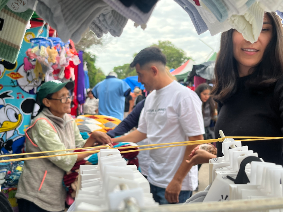 Daniela Teseira, Gabriel Rocha y Betiana Rubelt, realizaron una recorrida por ‘La Feria de la Estación’