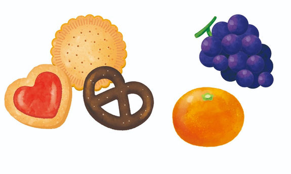 可愛らしいタッチのクッキー・ビスケット・みかん・ぶどうのベクターイラスト