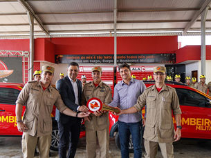 Prefeito Diego Sorgatto participa da apresentação dos alunos do curso Bombeiros Mirins de Luziânia