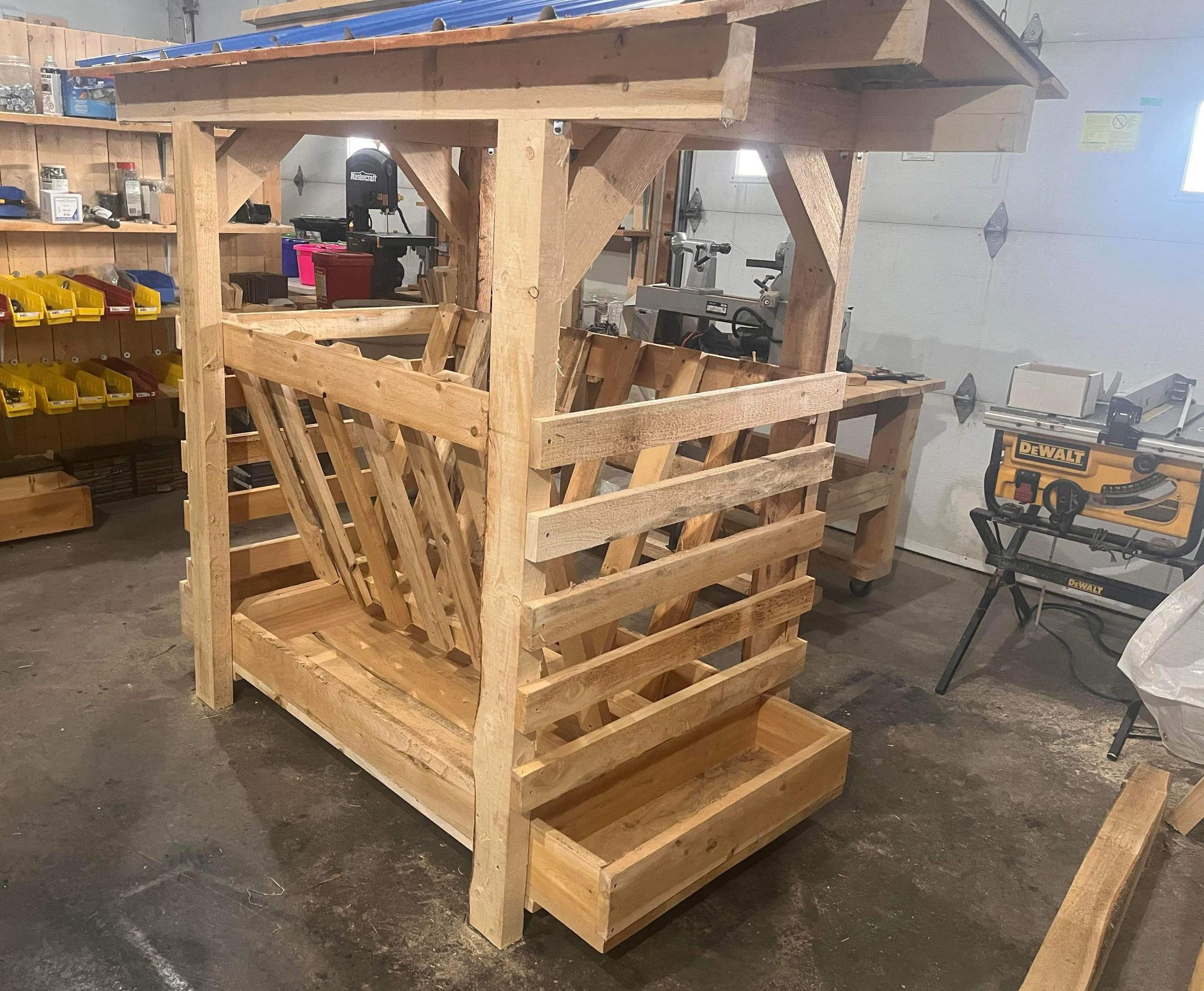 Mangeoire foin et moulé pour petit ruminant