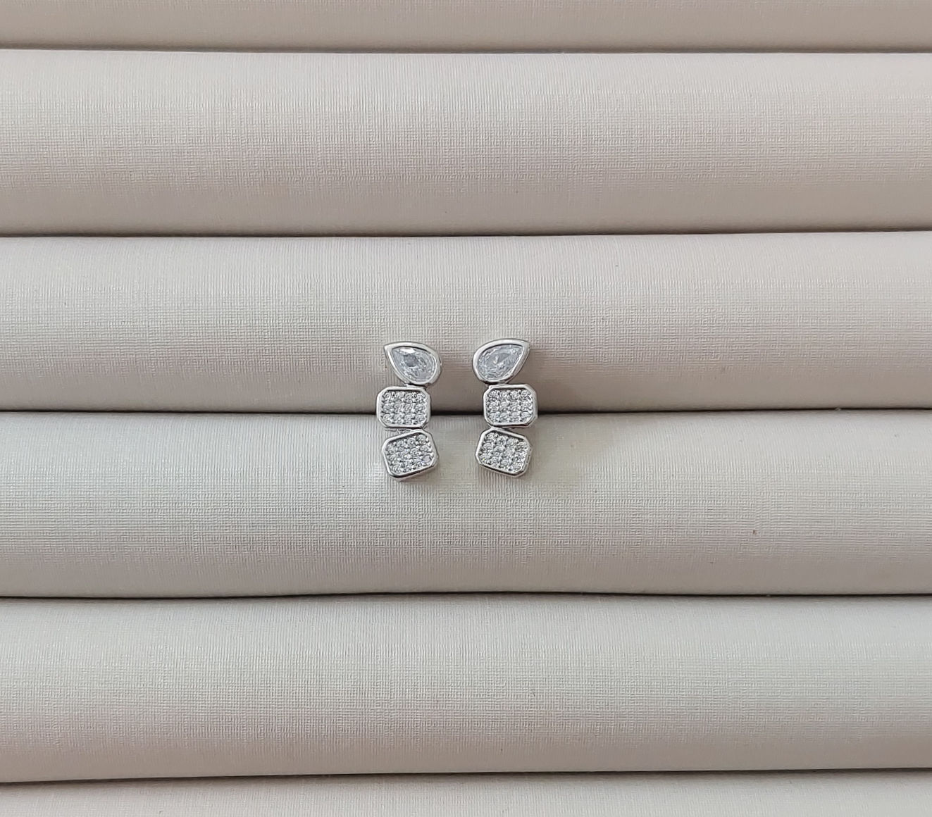 BRINCO EAR CUFF GEOMÉTRICO