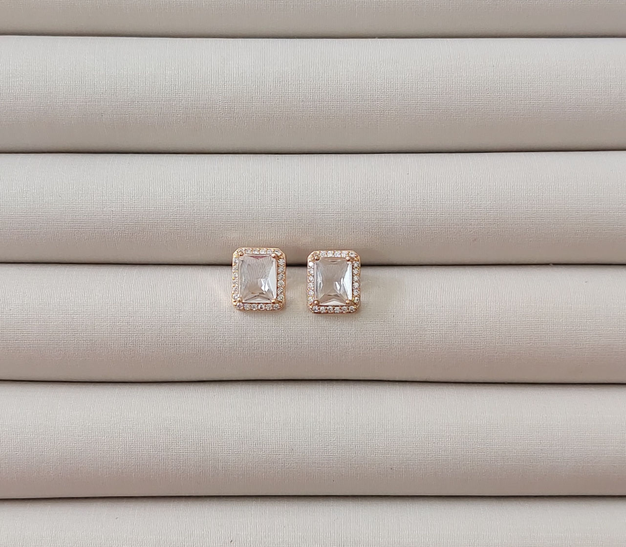 BRINCO RETANGULAR CRISTAL