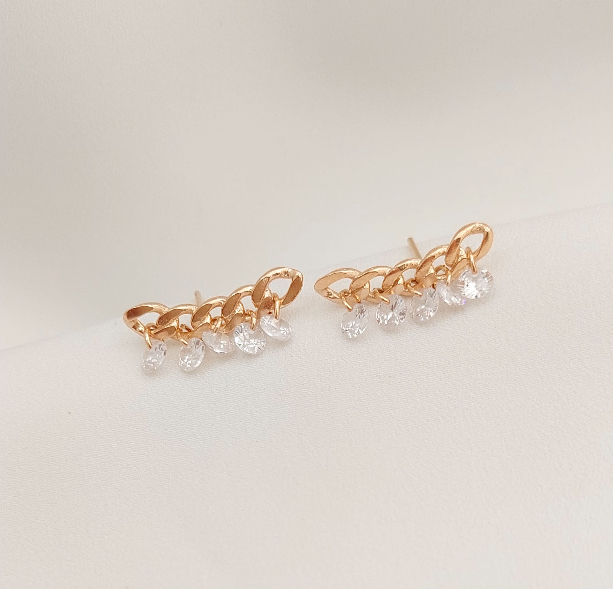 Brinco Ear Cuff Corrente Cristal