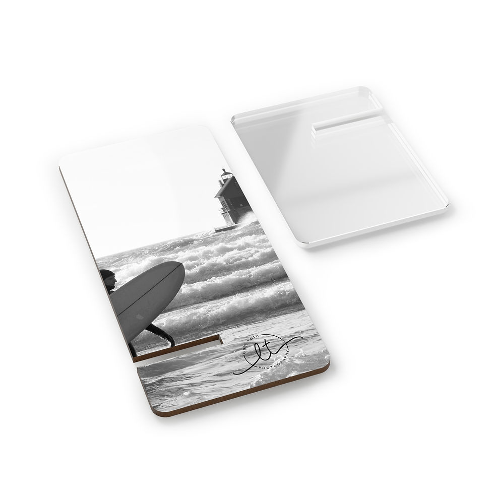 Thumbnail: Surf-Inspired Mobile Display Stand