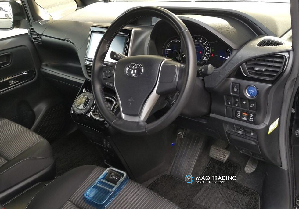 サムネイル： Toyota Noah Hybrid ZWR80