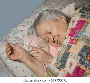 sick-old-woman-lying-bed-260nw-539730871.jpg.webp