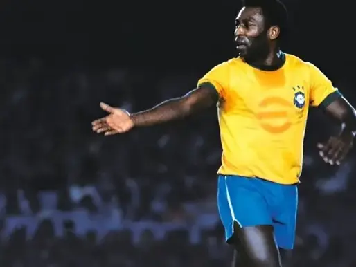 Imagem promocional de Pelé como lenda no jogo eFootball, em celebração aos 30 anos da franquia.