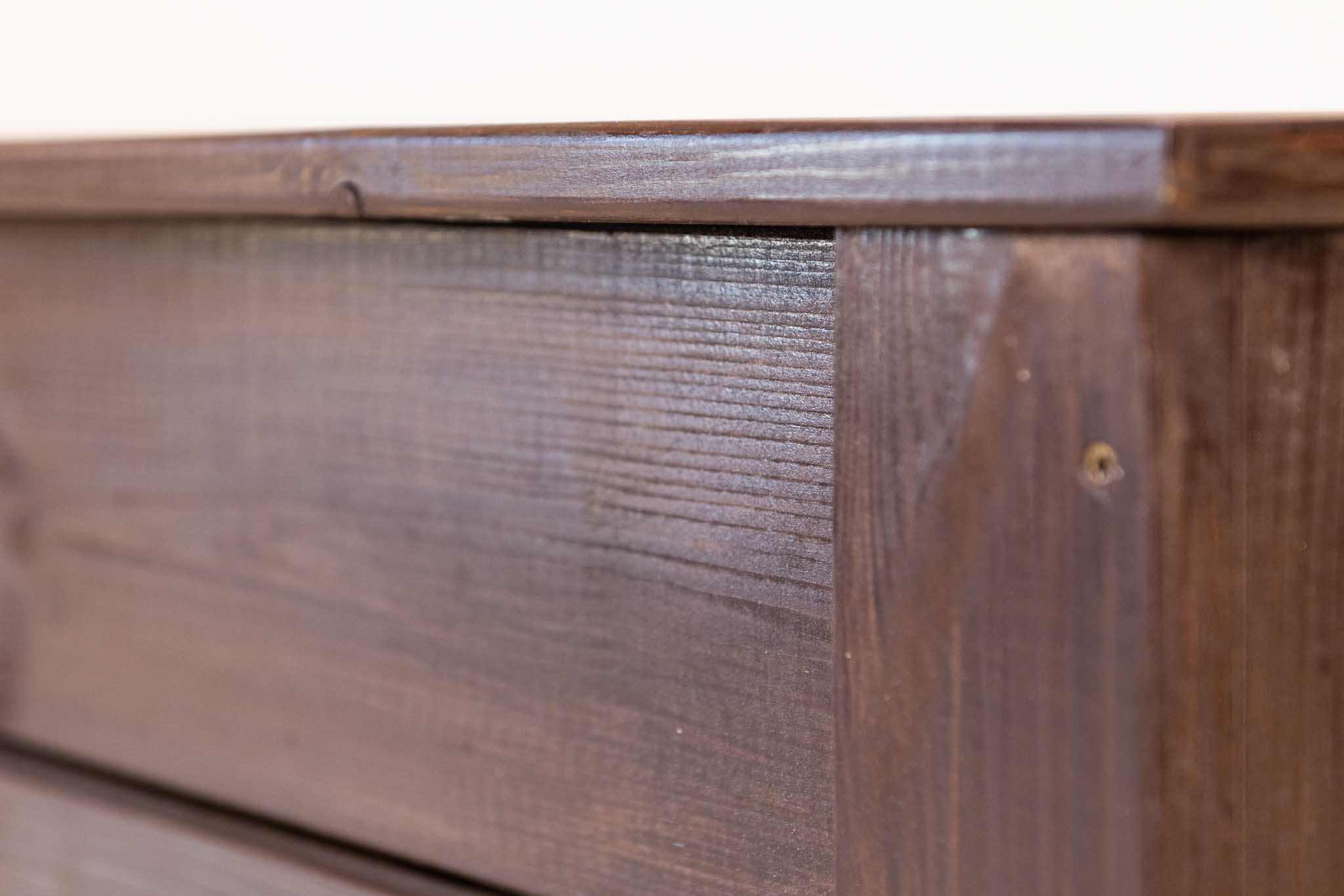 Termotöödeldud kuusepuit ja pruun viimistlus puidust lillekastil