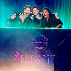 Mellan stjärnorna Benke Rydman och Kristin Amparo - Supershowenjuryn