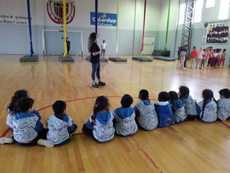 Muestra de la Escuela de Acrobacias