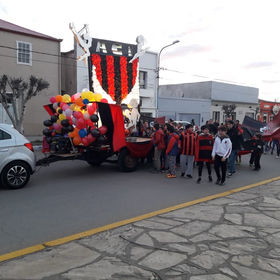 Independiente fue mención en el desfile de la primavera con su carroza ''Haciendo Escuela en
