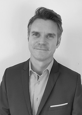 20201001_093435 b&w_edited.jpg