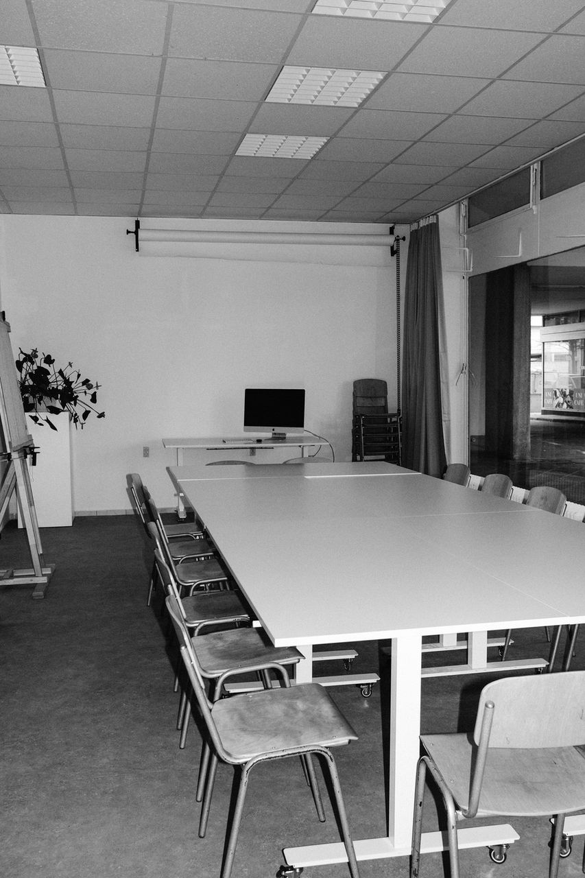 Vista grande angular do estúdio artístico para alugar em Berlim no Space Of Hearts.