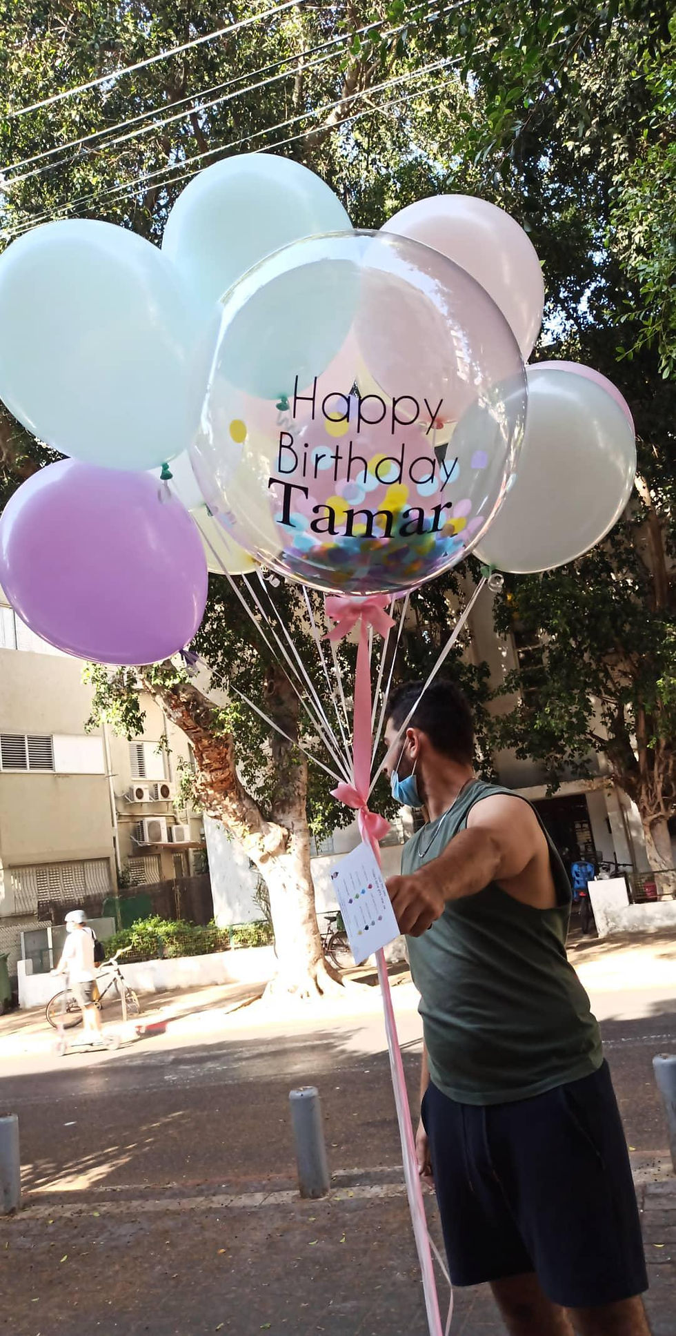 תמונה ממוזערת: זר בלונים מיוחדים  2  פסטלים זכוכית גדולים ו 1 בלון כיתוב שקוף ועוד בלוני הליום 