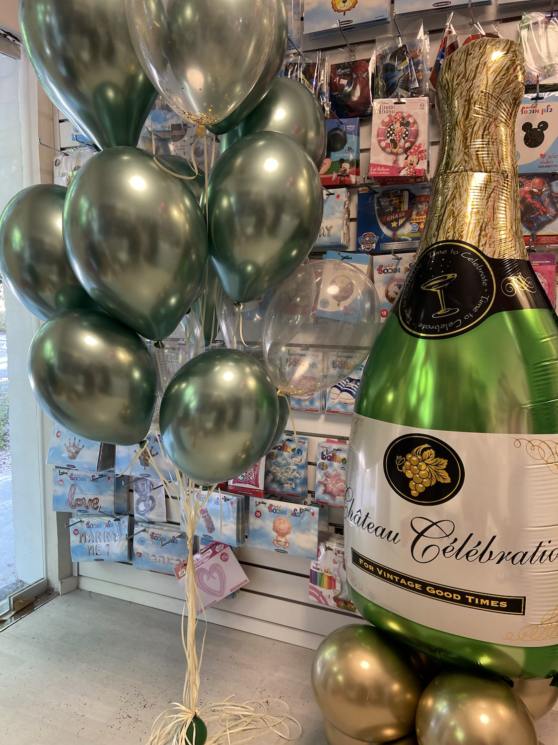 סטנד שמפניה ו20 בלונים גדולים כרום ירוק ושקופים עם נצנצים