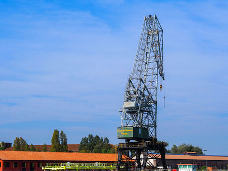 Green-enabled engineering lifting: Electric mobile tire crane (二)
