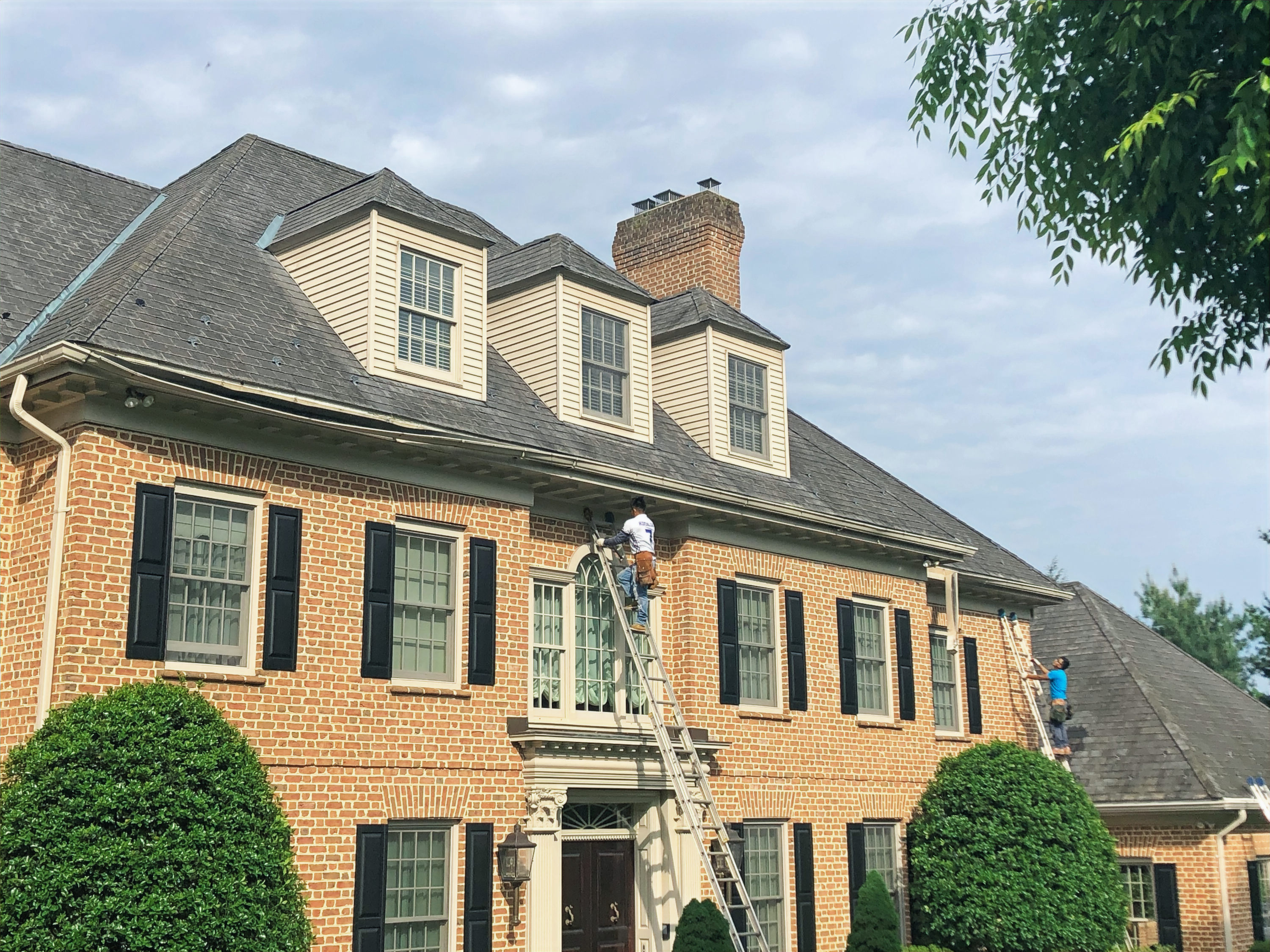 Custom-cut aluminum gutters