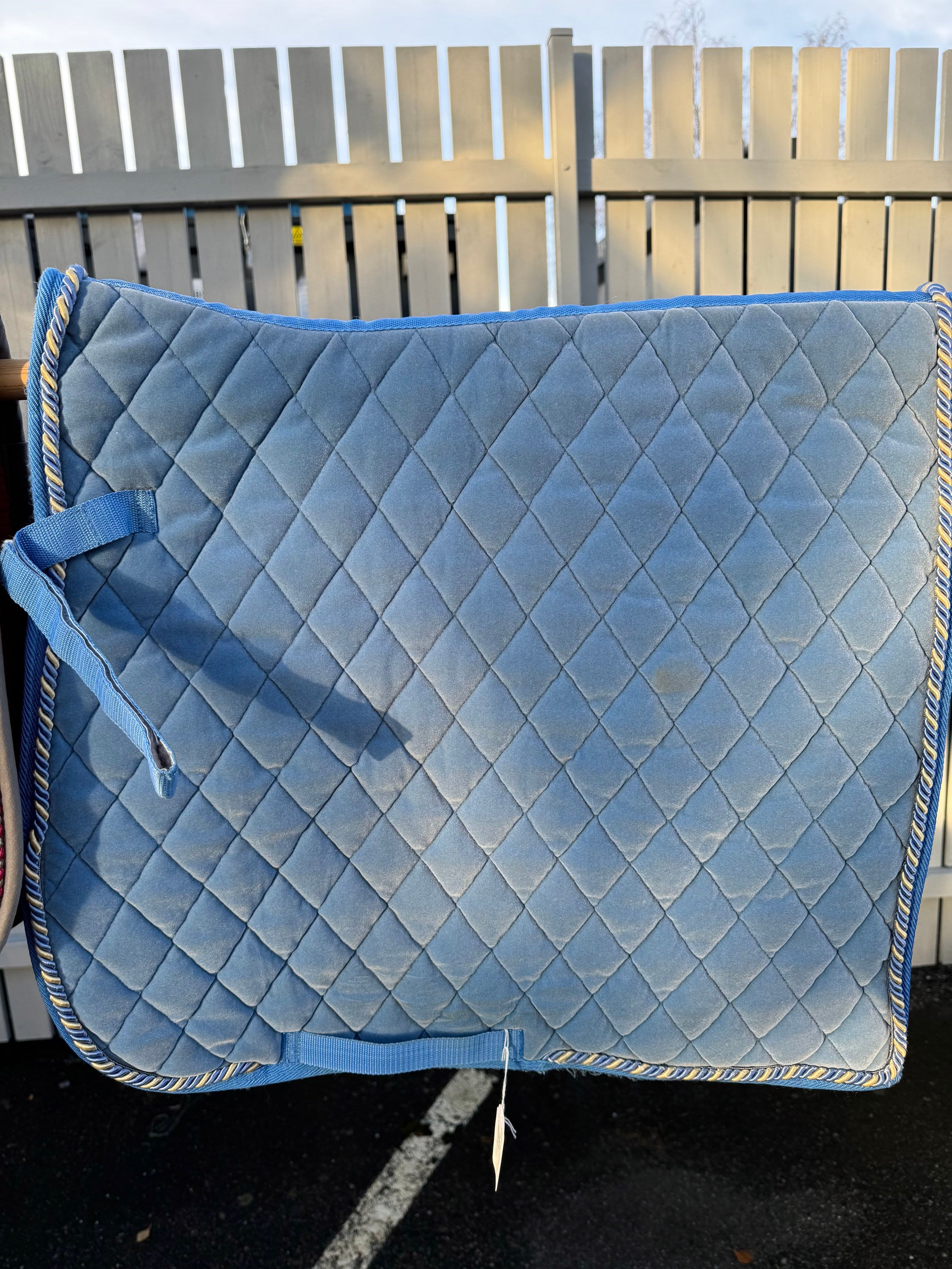 Schabrak i ljusblått sammet. St Full