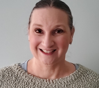 professional picture 2024 - Lisa Tooke.jpg