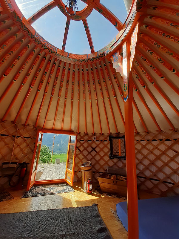INTERIEUR FENETRE YOURTE.jpg