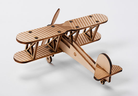 flugzeug-aus-holz-2