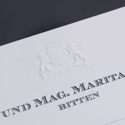 blindpraegung-familienwappen-1