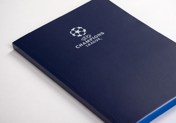 buch-mit-farbschnitt-blau-2