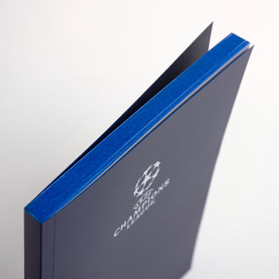 buch-mit-farbschnitt-blau-1.jpg