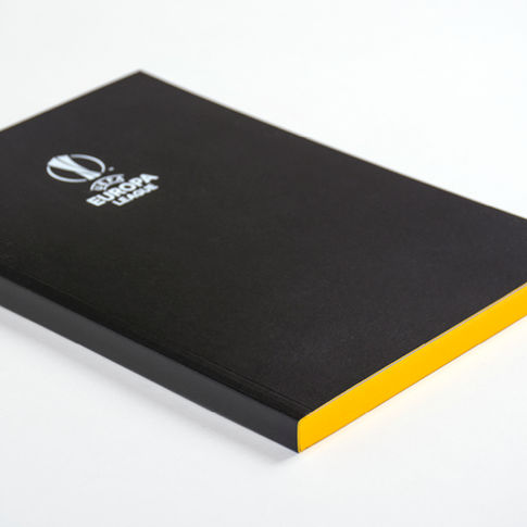 Notizbuch mit gelbem Farbschnitt