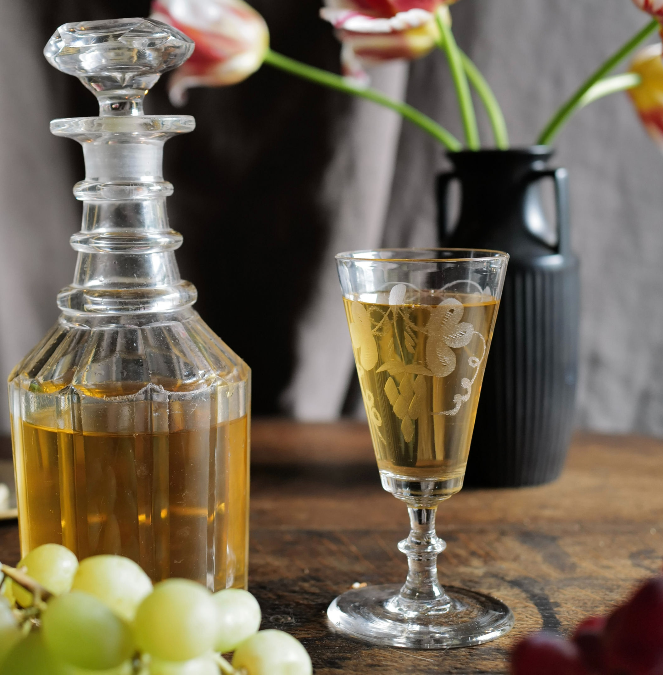 Etched Late Georgian Ale Glass with Bladed Knop