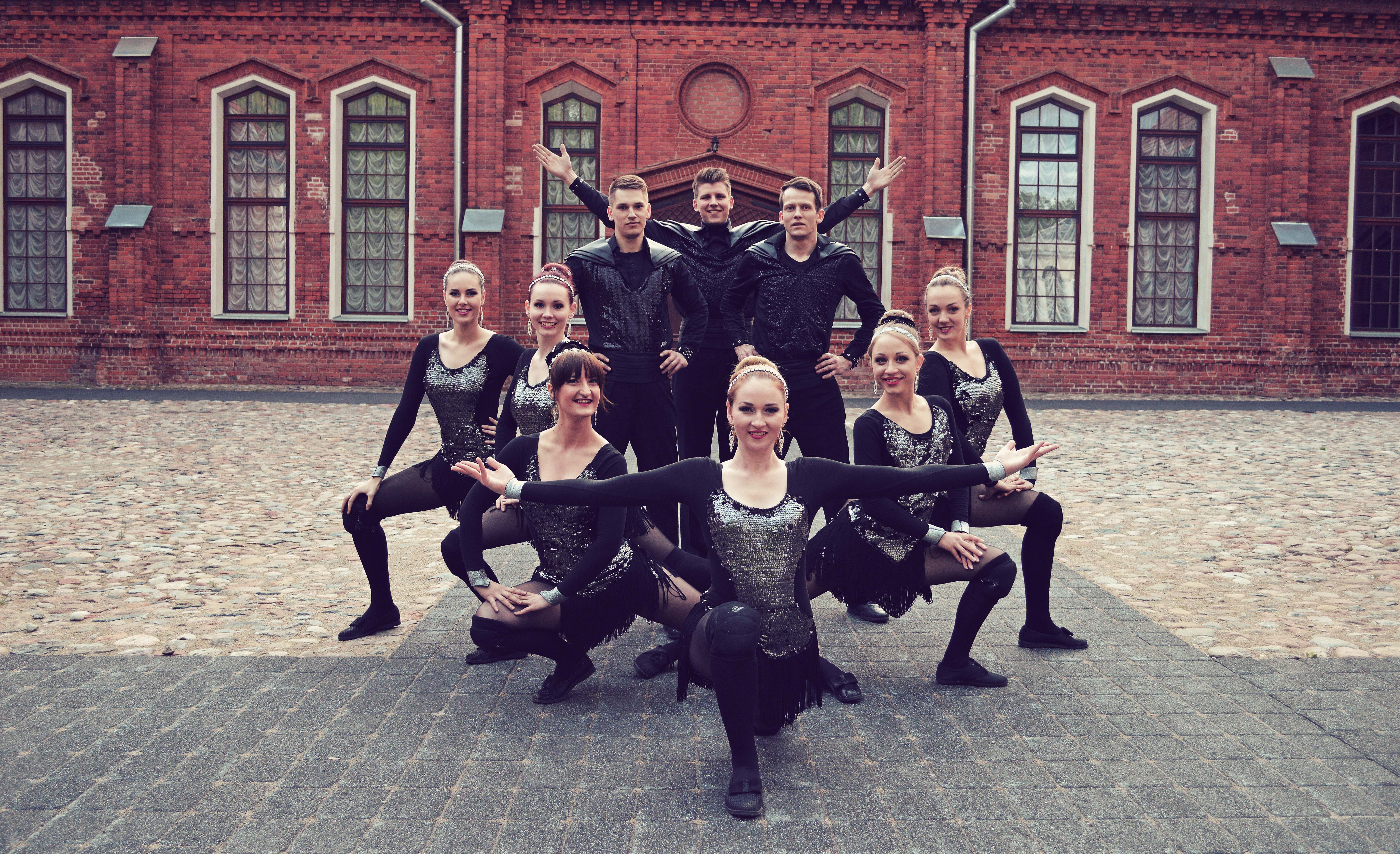 -- Ugnies Teatras --