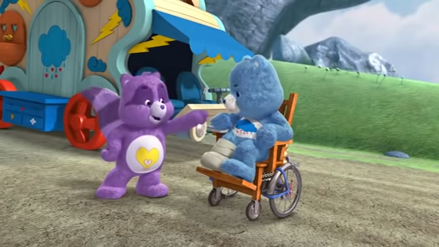 Guaxi ajudando o zangadinho com perna ferida