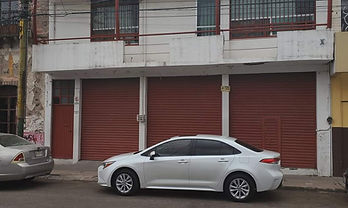 SE VENDE O SE RENTA
CASA CON LOCAL COMERCIAL
TRESGUERRAS #585
ZONA CENTRO
BARRIO DE SAN MIGUELITO
IRAPUATO, GTO.
EXCELENTE PARA INVERSIÓN
EXCELENTE UBICACIÓN.
PLANTA BAJA Y PLANTA ALTA SON INDEPENDIENTES
MEDIDAS:
FRENTE : 10m2
FONDO: 10 m2
PLANTA BAJA:
1 LOCAL COMERCIAL
MEDIO BAÑO
PLANTA ALTA:
1 RECAMARA
1 BAÑO
SALA COMEDOR
COCINA
AREA DE LAVADO EN 2 NIVEL
VENTA $2,600,000.00
RENTA $13,000.00
¡Contáctanos!
- INFORMES: 📞 Llama ya al 4641381560 o bien, envía WhatsApp al siguiente enlace https://bit.ly/3thYzlH