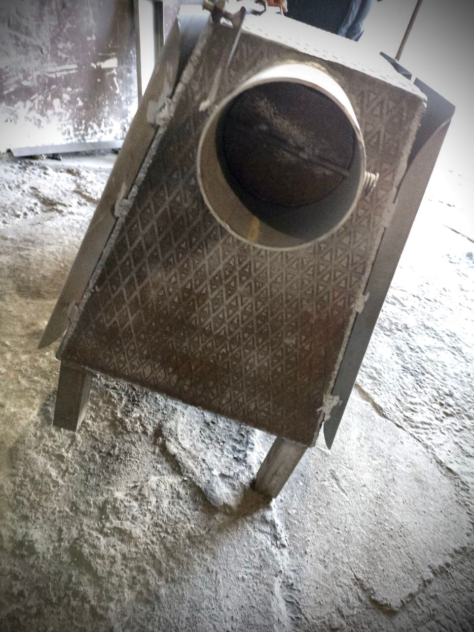 Миниатюра: Печь на дровах. Для гаража, склада, цеха, помещений до 100 кв.м